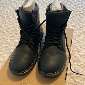 Dr. Marten, Excellent condition used boots!
